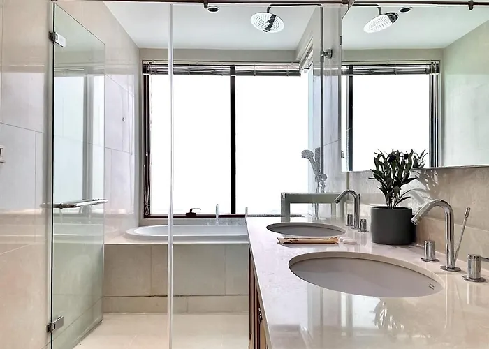 度假居 Near Bts L Large105sqm L Fully Furnish L Sauna 曼谷